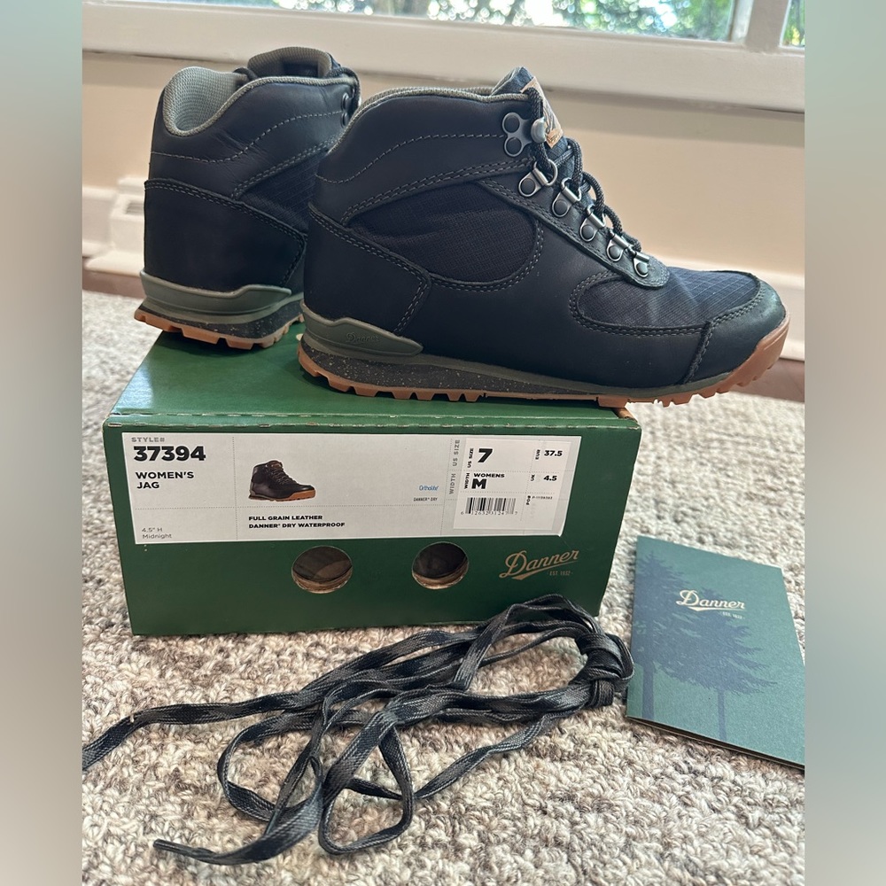 Danner / Black Jag Ankle Hiking Boot / Womens Size 7 Gem